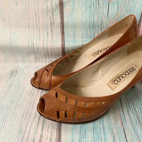 Bandolino vintage open toe pumps with small heel - Picture 5 of 12